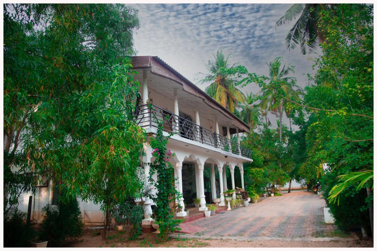 French Garden Resort أوبوفيلي المظهر الخارجي الصورة