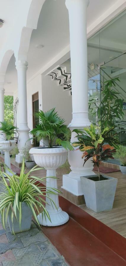 French Garden Resort أوبوفيلي المظهر الخارجي الصورة